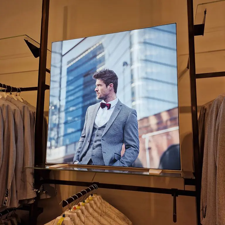 Freestand-Retail-Lightboxes-Santoro-Milan