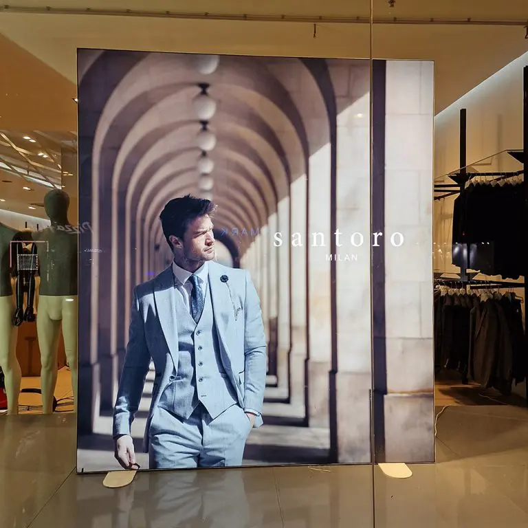 Freestanding-Retail-Lightboxes-Santoro-Milan
