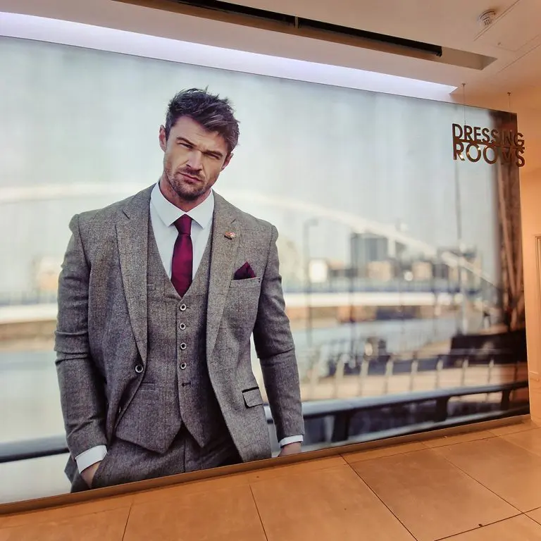 Retail-Lightboxes-7m-x-3m-Santoro-Milan
