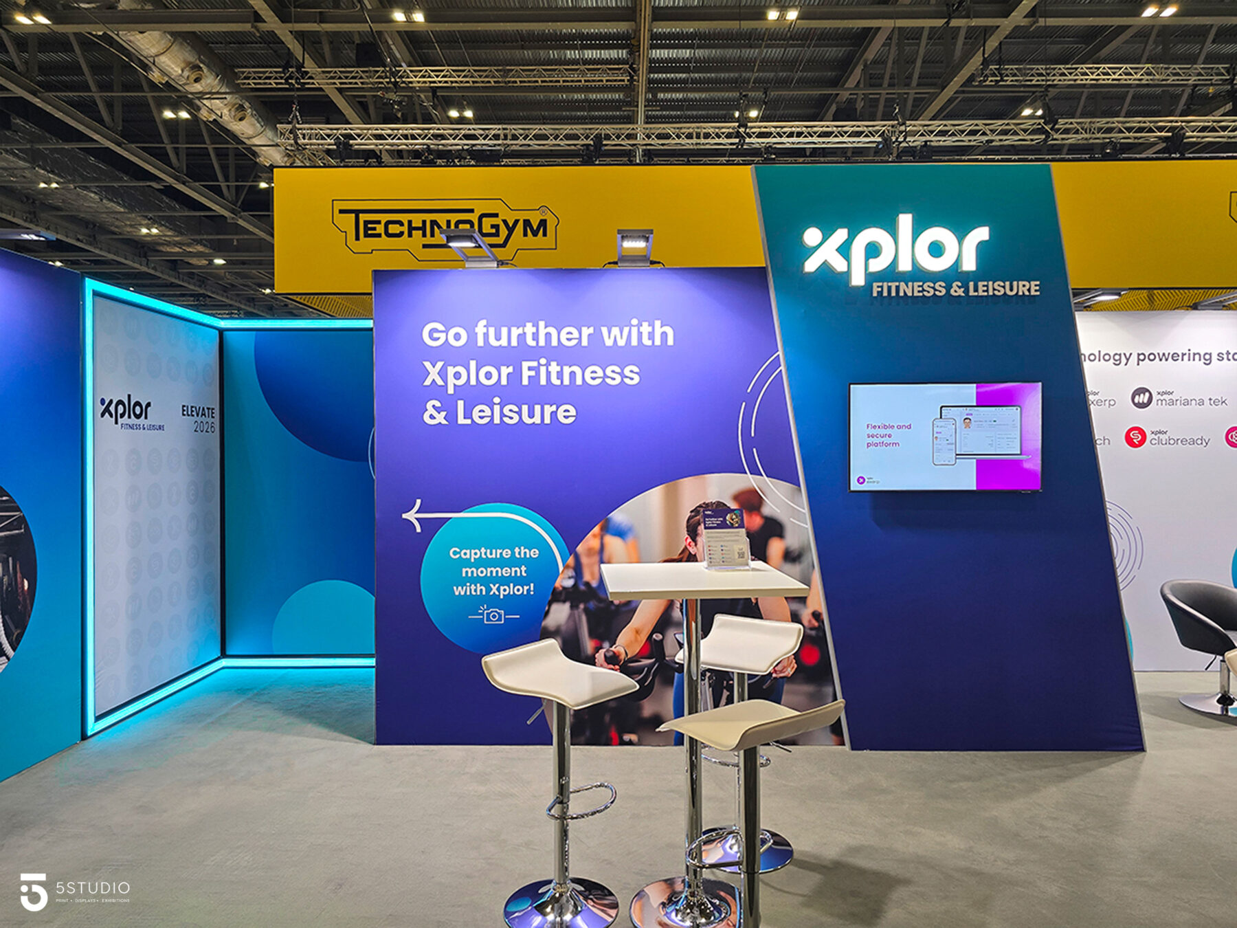 Immersive-Exhibition-Stands-Architectural-LED-Lighting-Xplor-Elevate26
